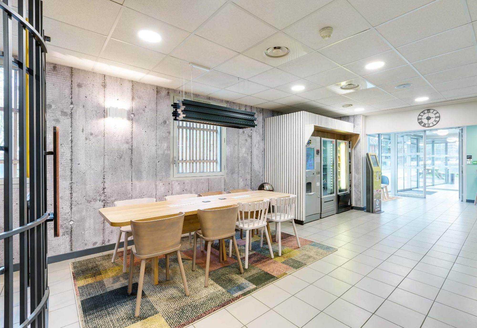 B&B Hotel Lille Centre Grand Palais Екстериор снимка